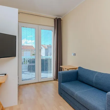 Jozef 2 By Interhome Vir